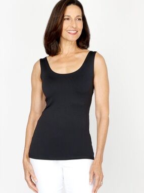A’ nue Ligne Classic Woman’s Tank Top in Black. Size Large.